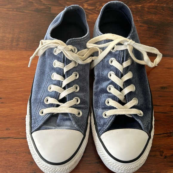 Women's Converse Blue Velvet Low Top Sneakers Size 7.5 - Picture 3 of 11